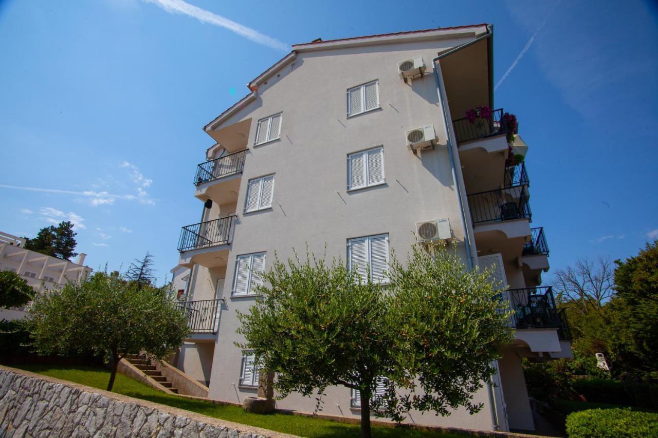 Apartments Bogovic Malinska Exteriör bild